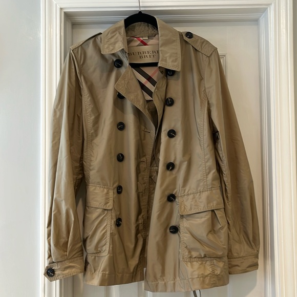Authentic Burberry Trench - Picture 3 of 13